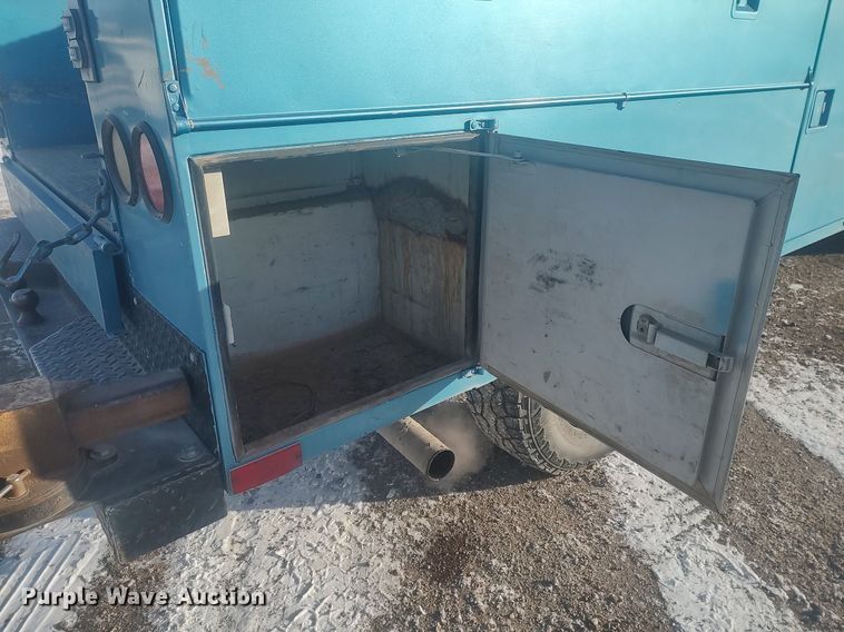 image for item MM9945 1993 GMC Sierra C2500  utility bed pickup truck