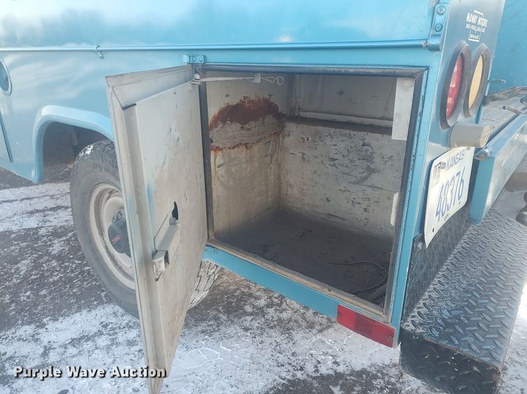 image for item MM9945 1993 GMC Sierra C2500  utility bed pickup truck