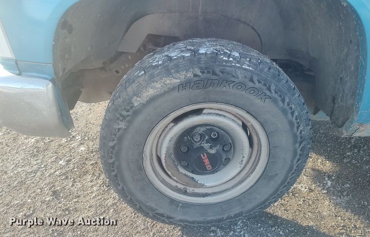 image for item MM9945 1993 GMC Sierra C2500  utility bed pickup truck