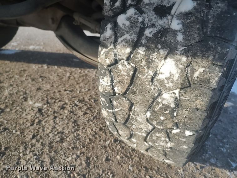 image for item MM9945 1993 GMC Sierra C2500  utility bed pickup truck