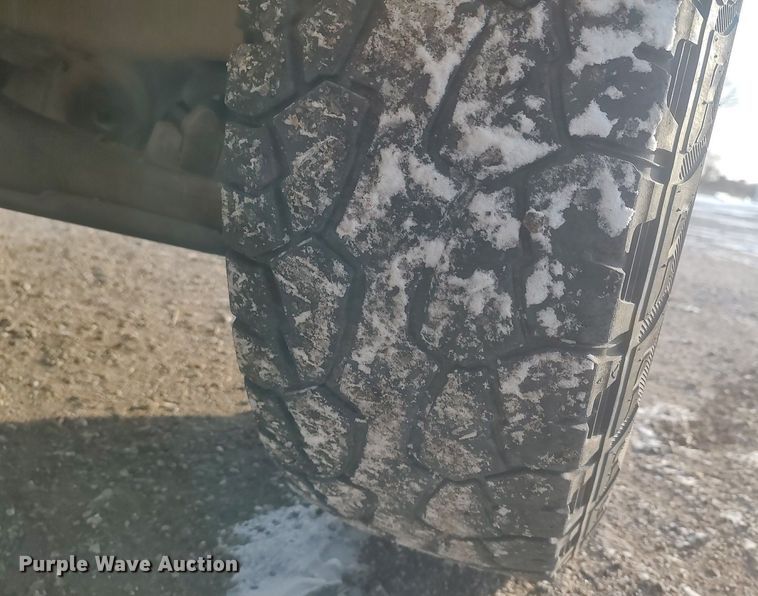 image for item MM9945 1993 GMC Sierra C2500  utility bed pickup truck