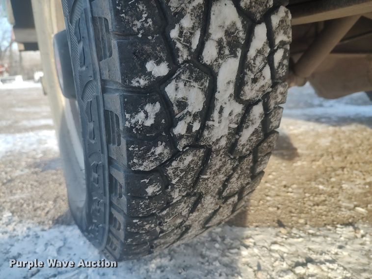 image for item MM9945 1993 GMC Sierra C2500  utility bed pickup truck