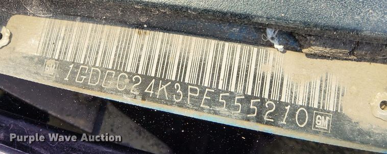 image for item MM9945 1993 GMC Sierra C2500  utility bed pickup truck