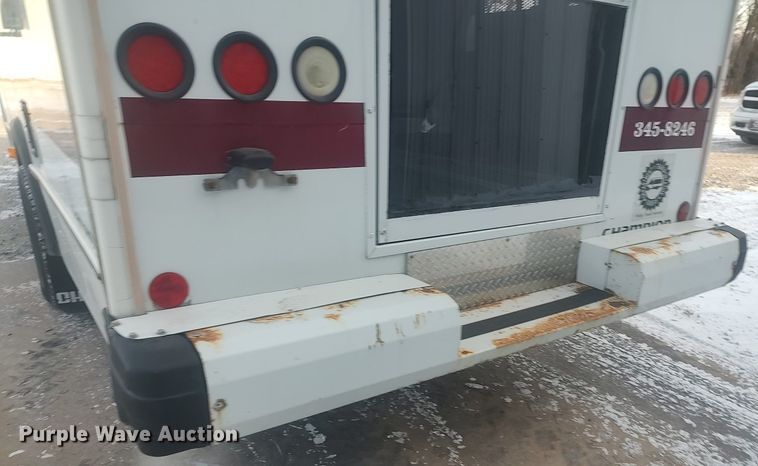 image for item MM9946 2000 Ford E350 Super Duty  shuttle bus