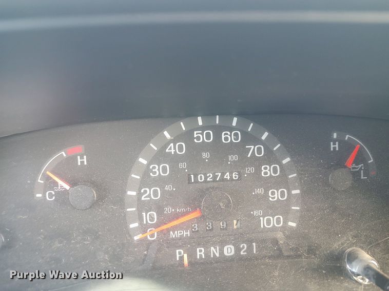 image for item MM9946 2000 Ford E350 Super Duty  shuttle bus