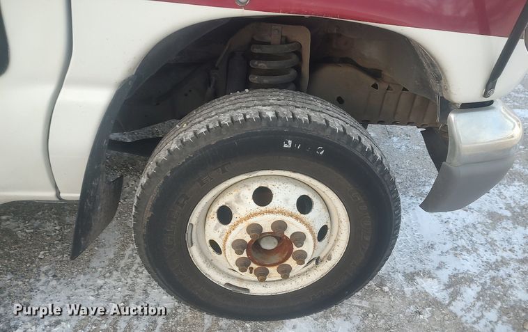 image for item MM9946 2000 Ford E350 Super Duty  shuttle bus