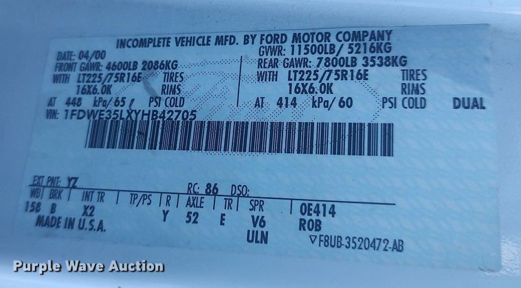 image for item MM9946 2000 Ford E350 Super Duty  shuttle bus