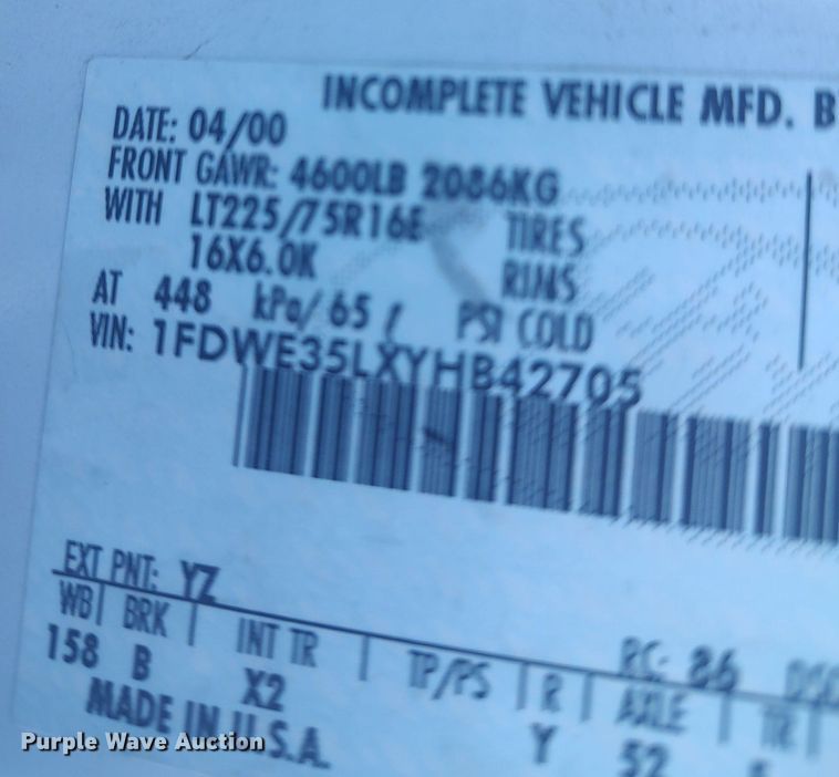 image for item MM9946 2000 Ford E350 Super Duty  shuttle bus