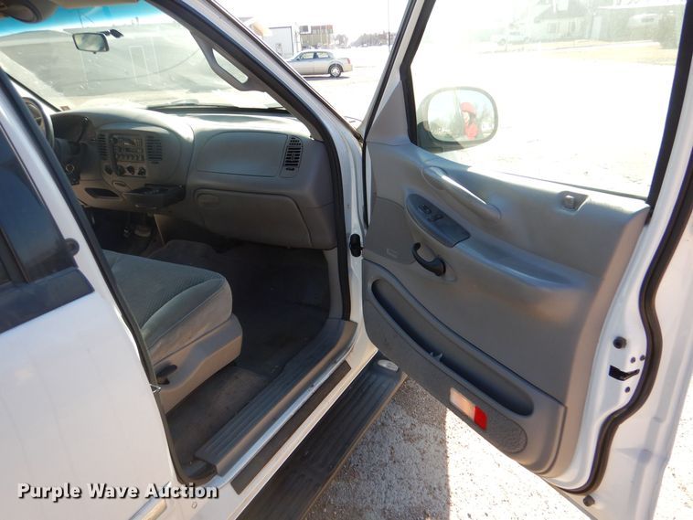 image for item MP9031 1998 Ford Expedition XLT  SUV