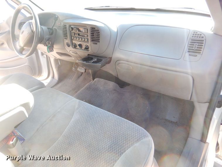 image for item MP9031 1998 Ford Expedition XLT  SUV