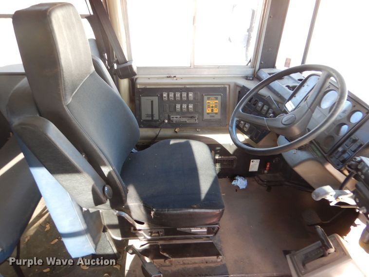 image for item MP9035 2000 Freightliner  school bus