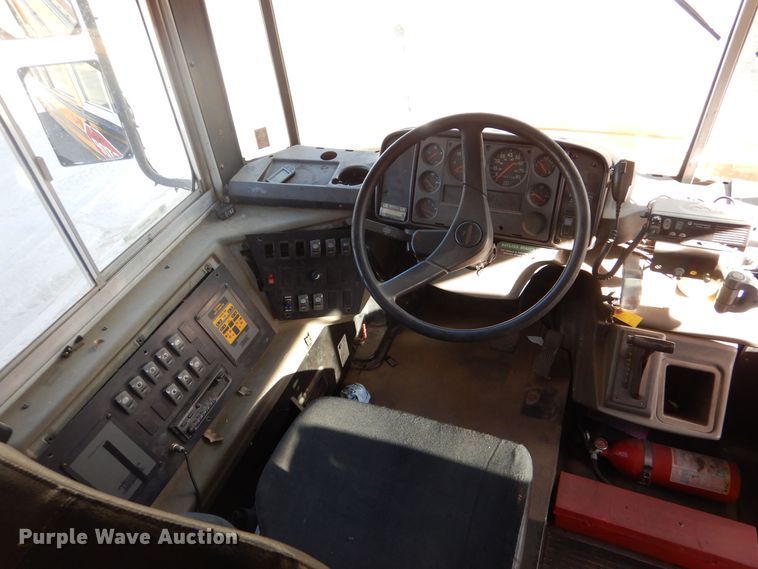 image for item MP9035 2000 Freightliner  school bus