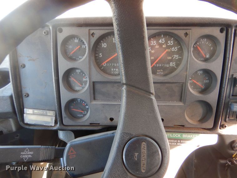 image for item MP9035 2000 Freightliner  school bus