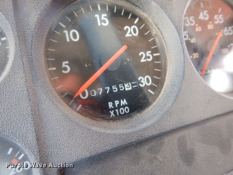 image for item MP9035 2000 Freightliner  school bus