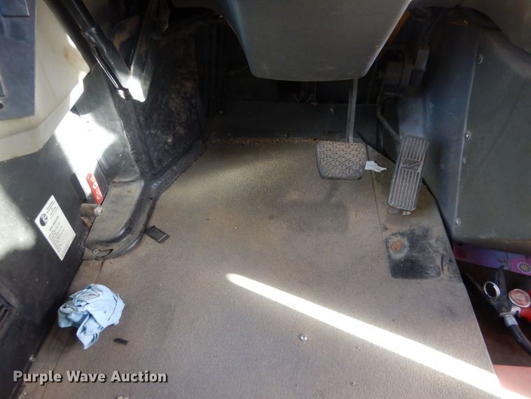 image for item MP9035 2000 Freightliner  school bus