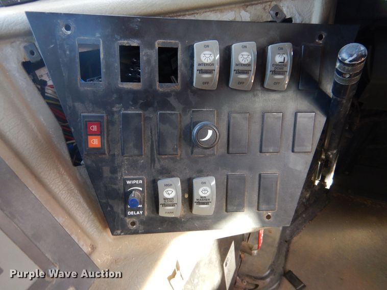 image for item MP9035 2000 Freightliner  school bus