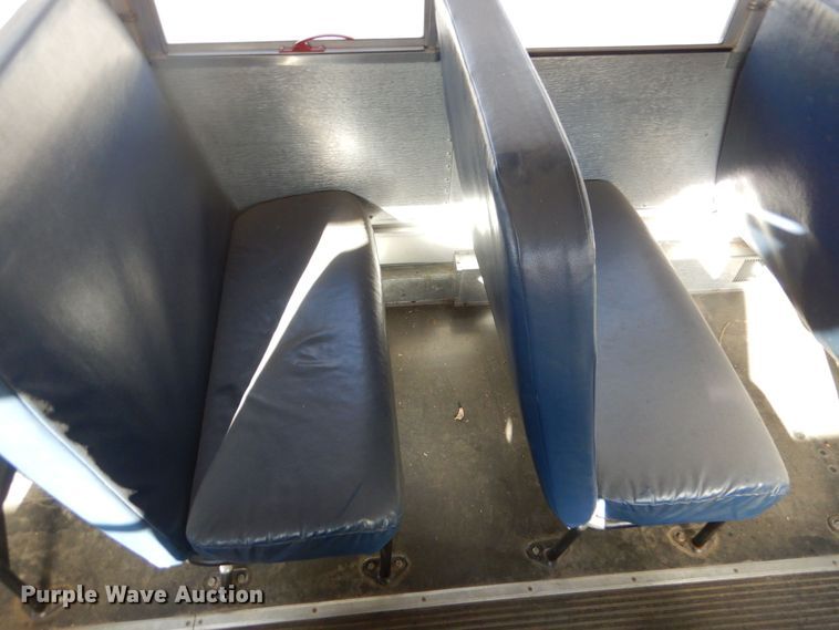 image for item MP9035 2000 Freightliner  school bus