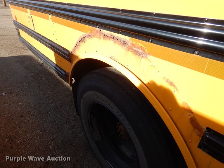 image for item MP9035 2000 Freightliner  school bus