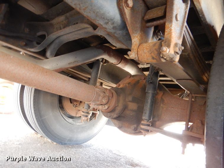 image for item MP9035 2000 Freightliner  school bus