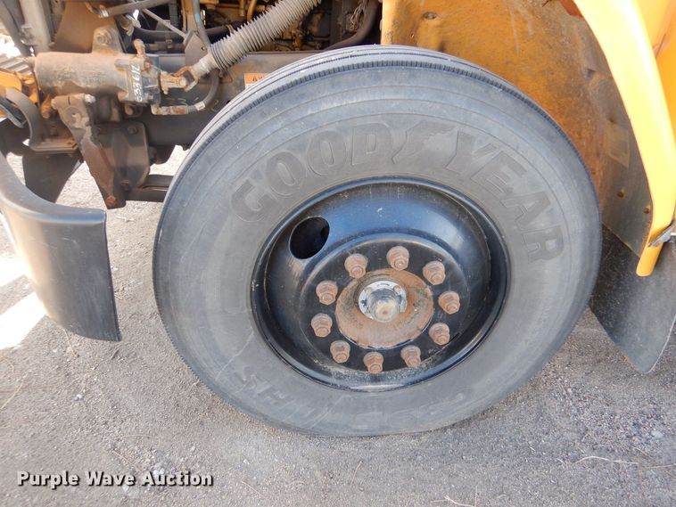 image for item MP9035 2000 Freightliner  school bus