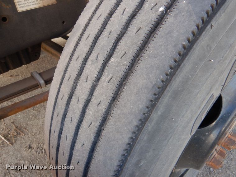 image for item MP9035 2000 Freightliner  school bus