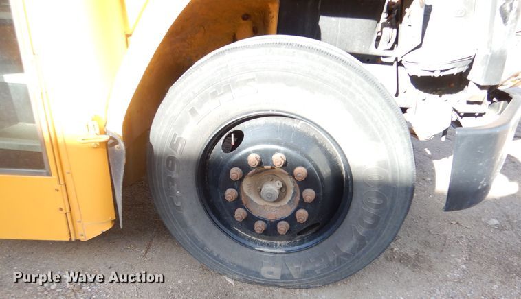 image for item MP9035 2000 Freightliner  school bus