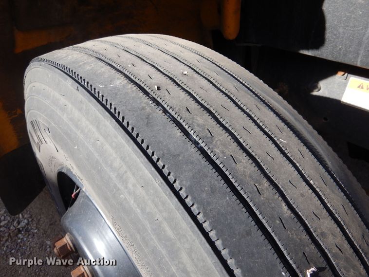 image for item MP9035 2000 Freightliner  school bus