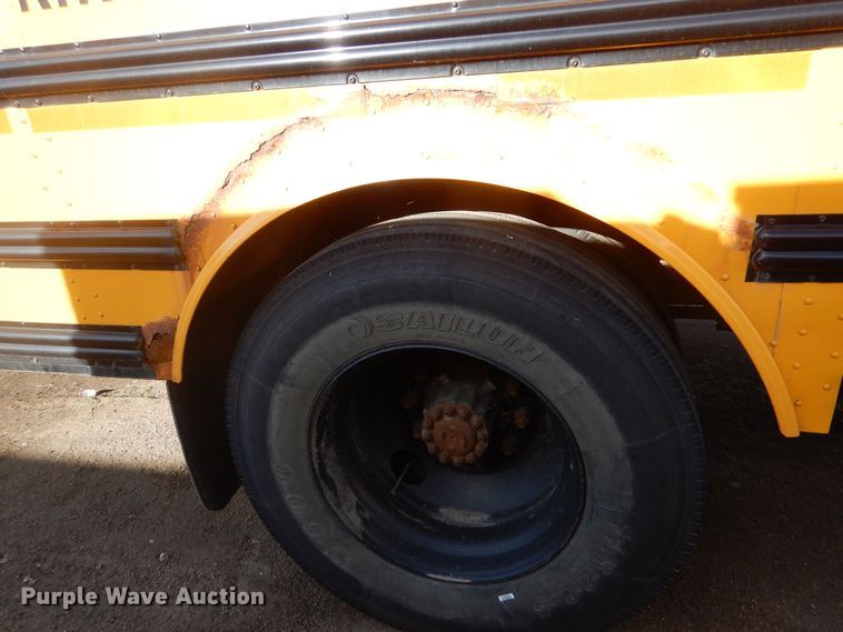 image for item MP9035 2000 Freightliner  school bus