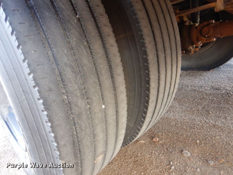 image for item MP9035 2000 Freightliner  school bus