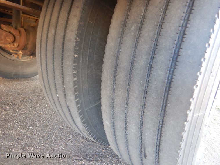 image for item MP9035 2000 Freightliner  school bus