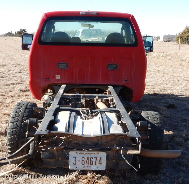 image for item MP9038 2008 Ford F350 Super Duty XL  pickup truck cab and chassis