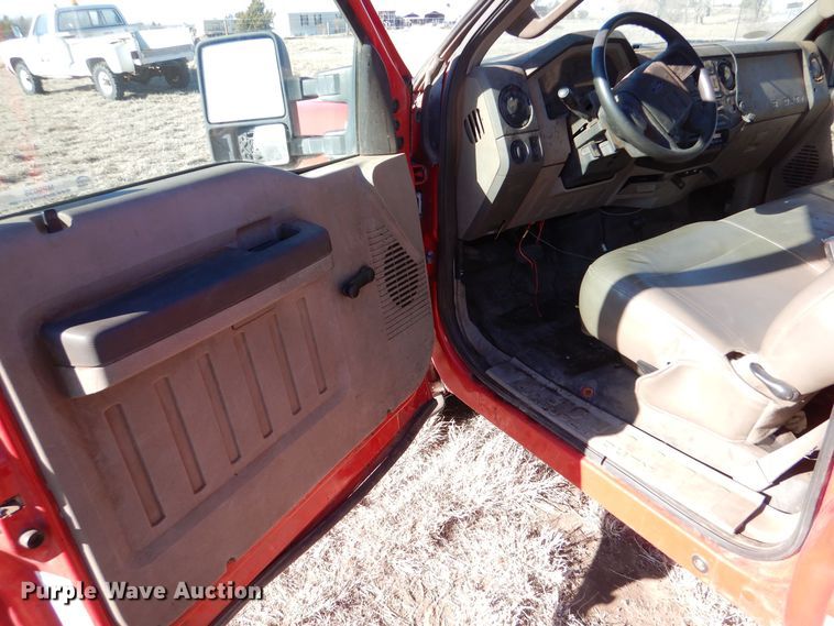 image for item MP9038 2008 Ford F350 Super Duty XL  pickup truck cab and chassis