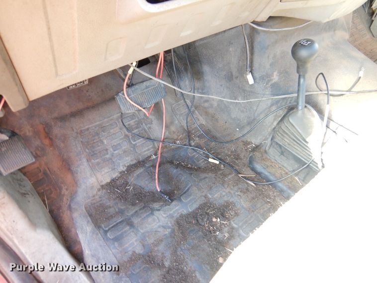 image for item MP9038 2008 Ford F350 Super Duty XL  pickup truck cab and chassis