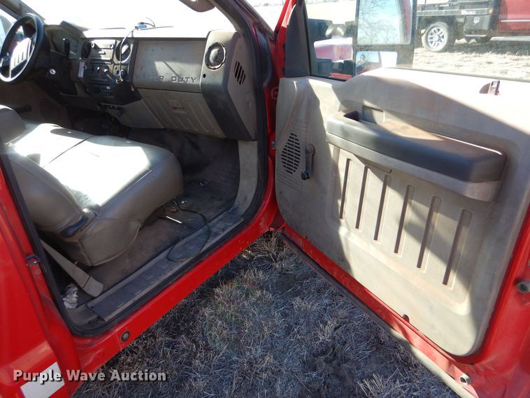 image for item MP9038 2008 Ford F350 Super Duty XL  pickup truck cab and chassis