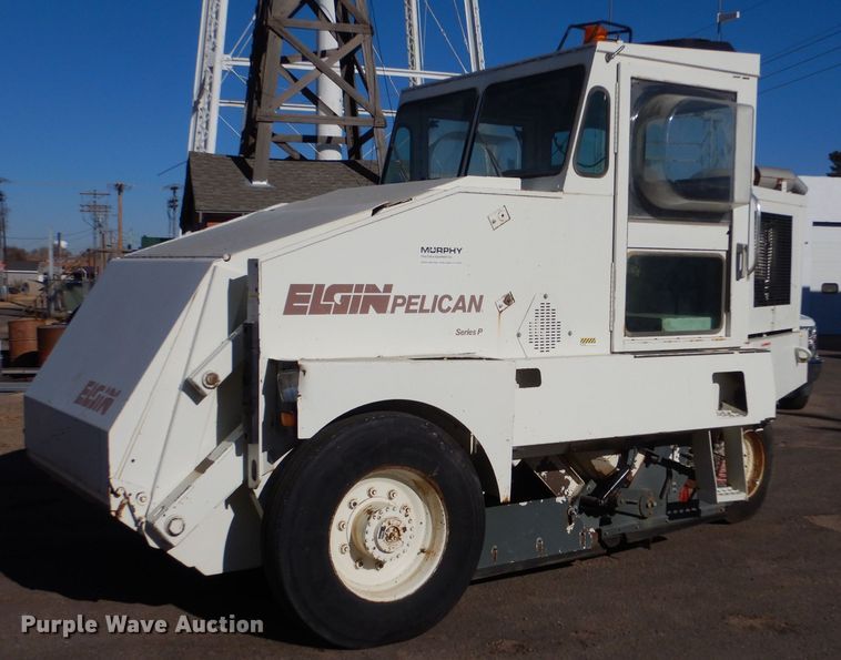 image for item MT9999 1995 Elign Pelican Series P  street sweeper truck