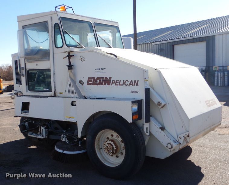 image for item MT9999 1995 Elign Pelican Series P  street sweeper truck