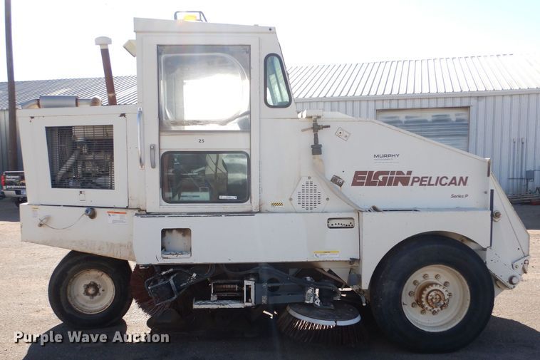 image for item MT9999 1995 Elign Pelican Series P  street sweeper truck