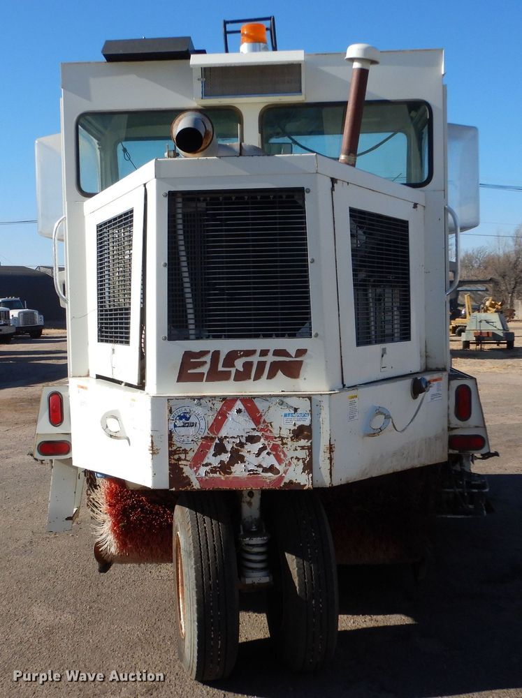 image for item MT9999 1995 Elign Pelican Series P  street sweeper truck