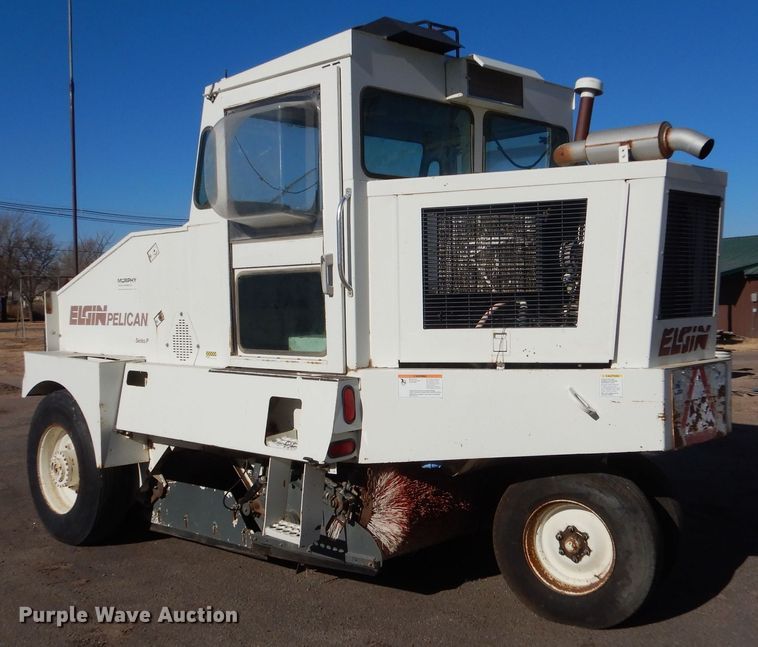 image for item MT9999 1995 Elign Pelican Series P  street sweeper truck