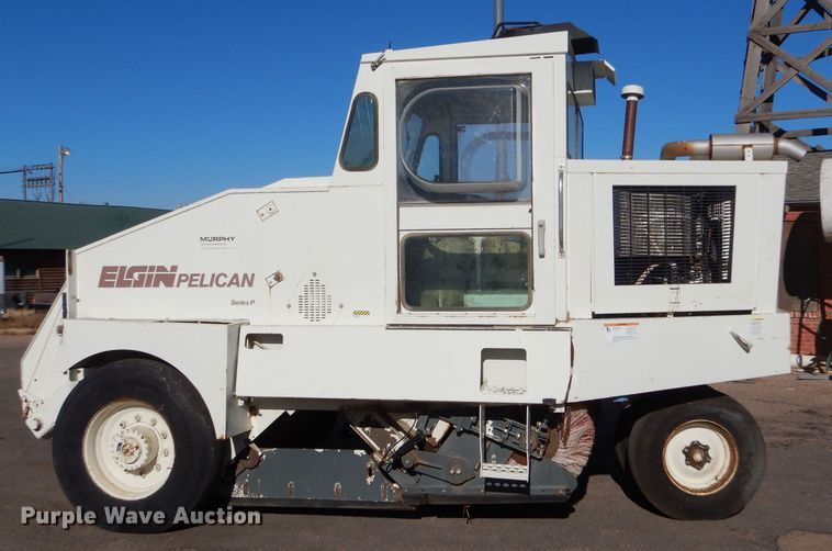 image for item MT9999 1995 Elign Pelican Series P  street sweeper truck