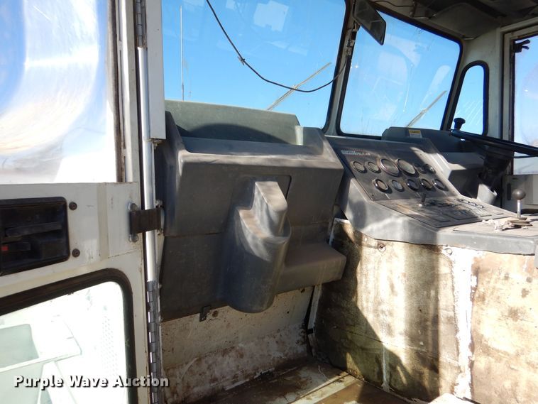 image for item MT9999 1995 Elign Pelican Series P  street sweeper truck