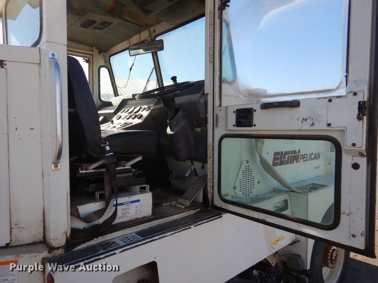 image for item MT9999 1995 Elign Pelican Series P  street sweeper truck