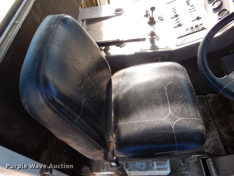 image for item MT9999 1995 Elign Pelican Series P  street sweeper truck