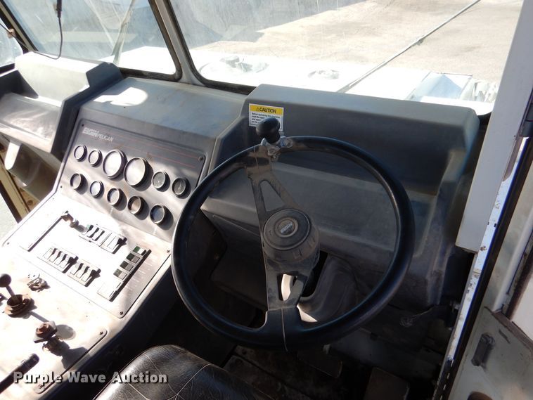 image for item MT9999 1995 Elign Pelican Series P  street sweeper truck