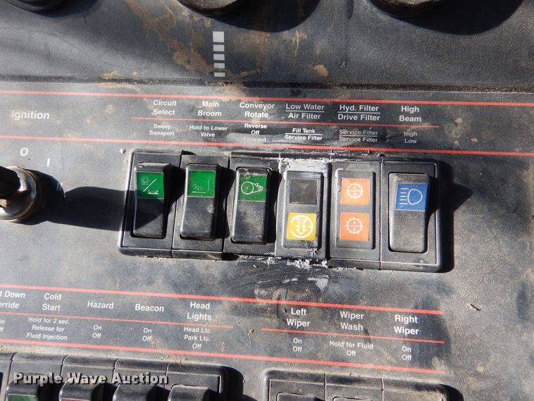 image for item MT9999 1995 Elign Pelican Series P  street sweeper truck