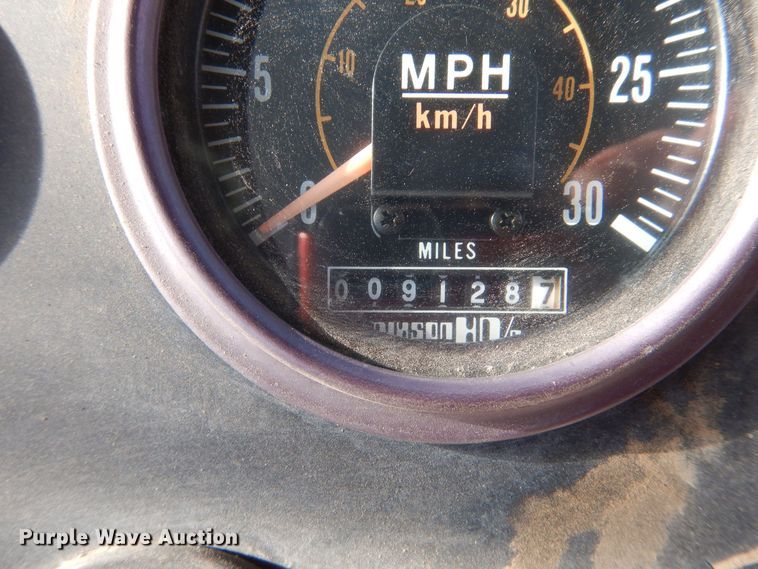 image for item MT9999 1995 Elign Pelican Series P  street sweeper truck