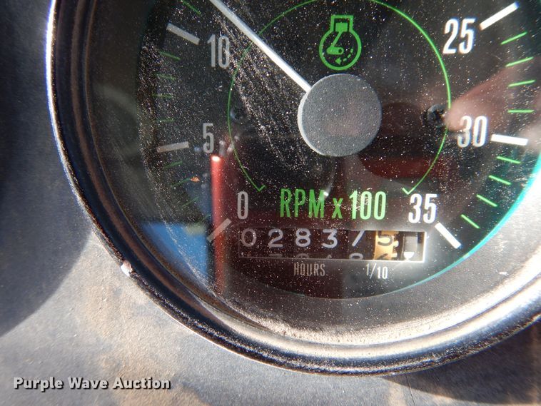 image for item MT9999 1995 Elign Pelican Series P  street sweeper truck