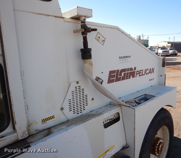image for item MT9999 1995 Elign Pelican Series P  street sweeper truck