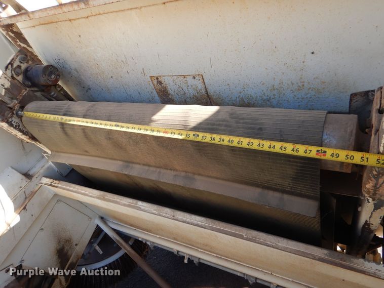 image for item MT9999 1995 Elign Pelican Series P  street sweeper truck