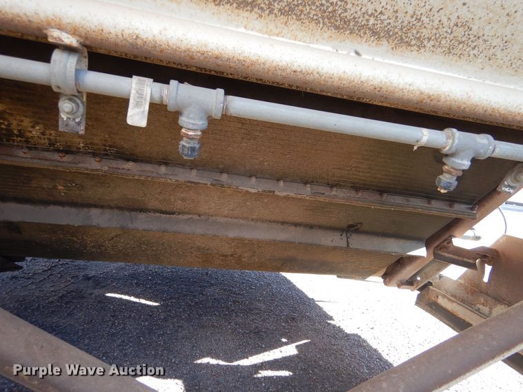 image for item MT9999 1995 Elign Pelican Series P  street sweeper truck